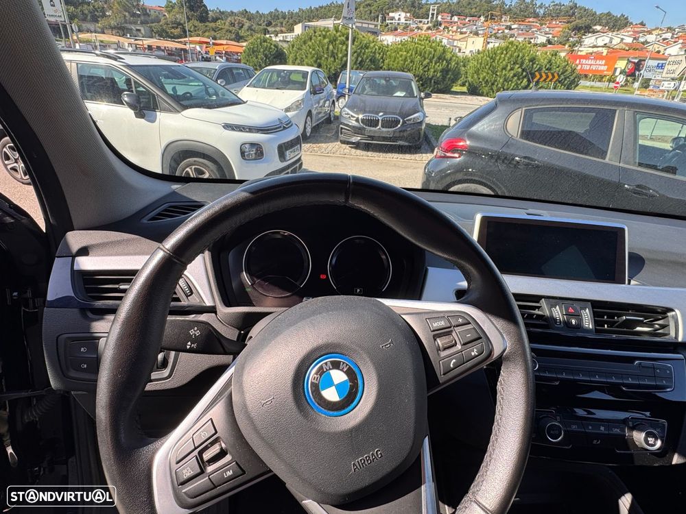 BMW X1 25 e xDrive Corporate Edition - 13