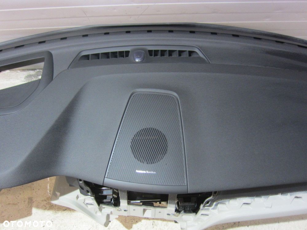 VOLVO XC60 II KONSOLA ROZDZIELCZA DESKA HEAD UP JASNA SZARA ORYGINAŁ - 3