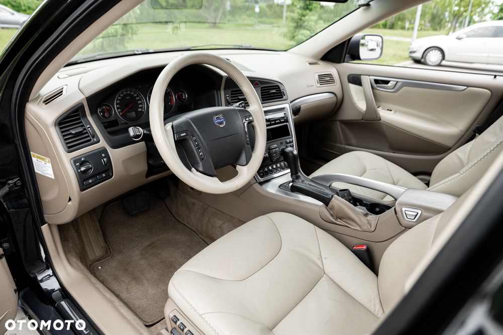 Volvo XC 70 AWD Momentum - 23