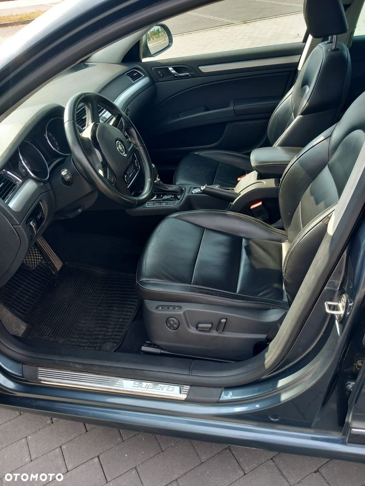 Skoda Superb 2.0 TDI DSG Ambition - 4