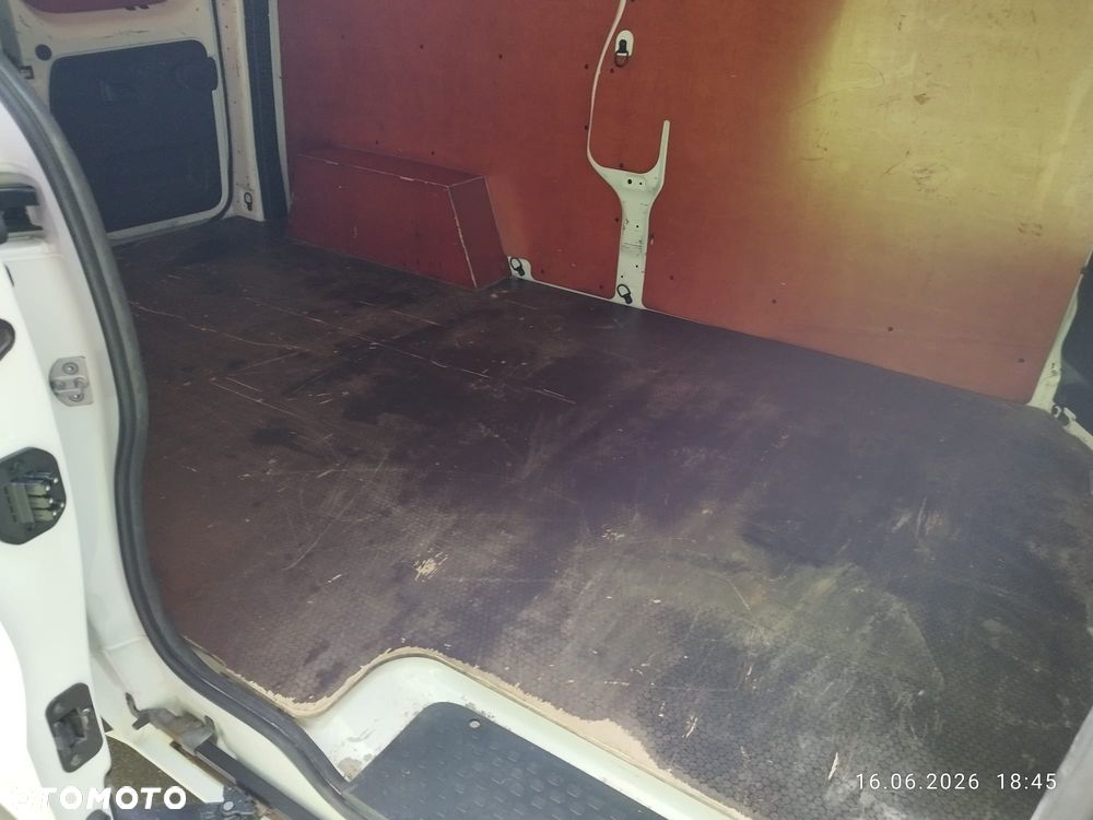 Renault Trafic - 23