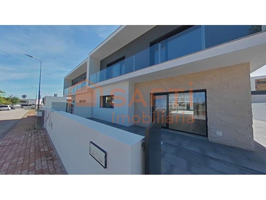 Moradia T4 com garagem na Urbanização do Bonito, Entroncamento, San... - Grande imagem: 5/45