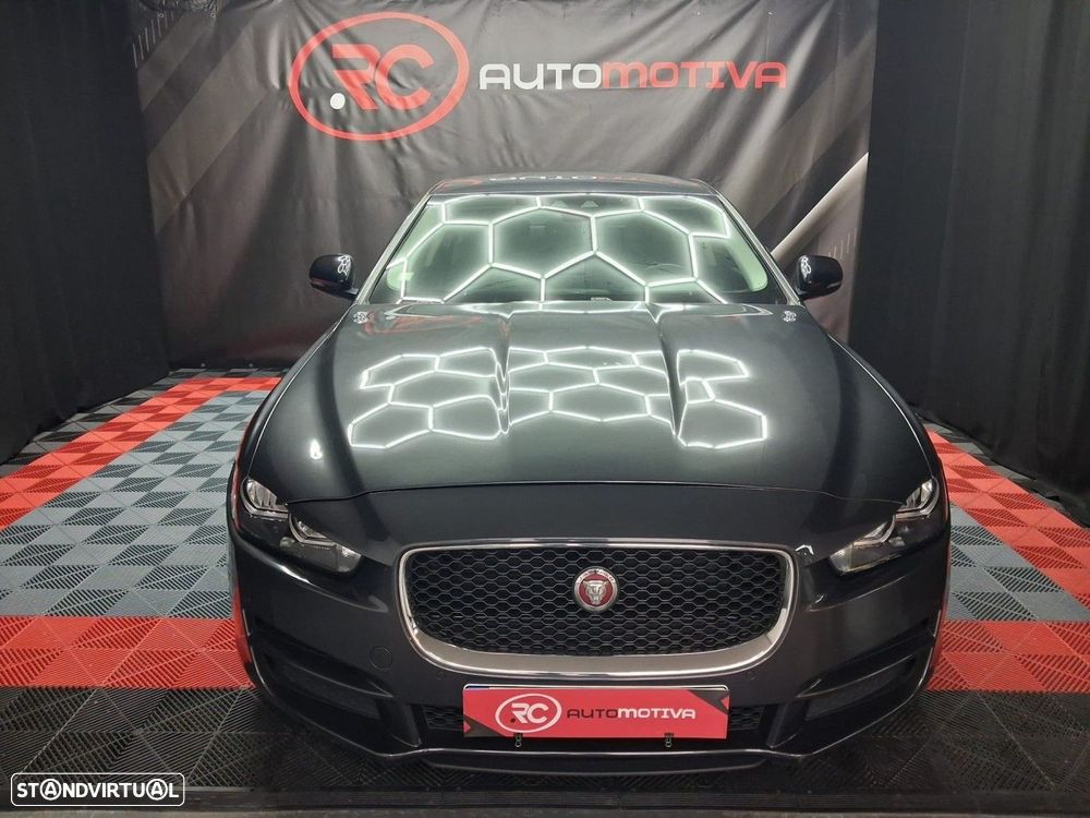 Jaguar XE 2.0 D Prestige Aut. - 2