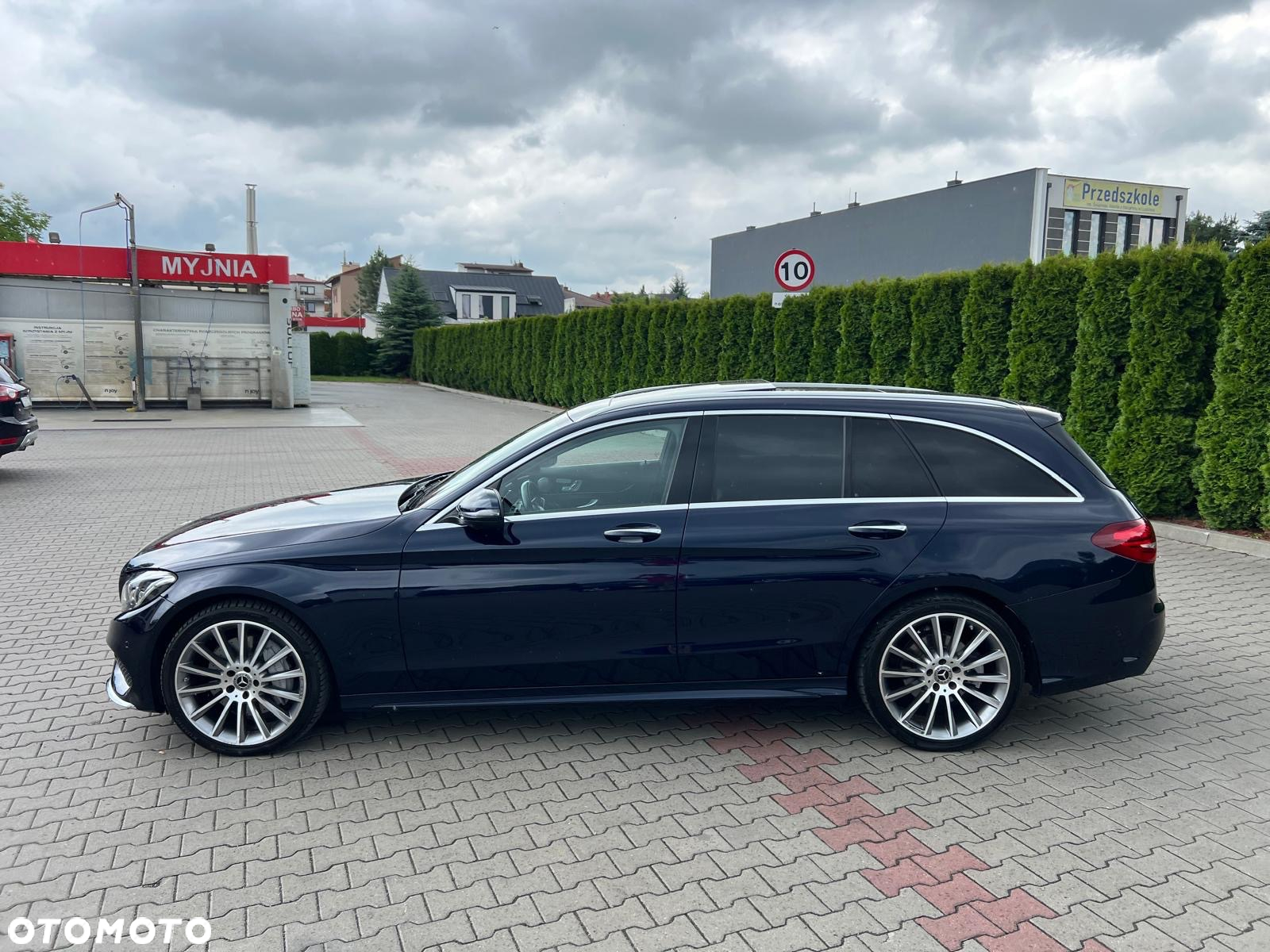 Mercedes-Benz Klasa C 250 d 4Matic T 9G-TRONIC AMG Line - 3