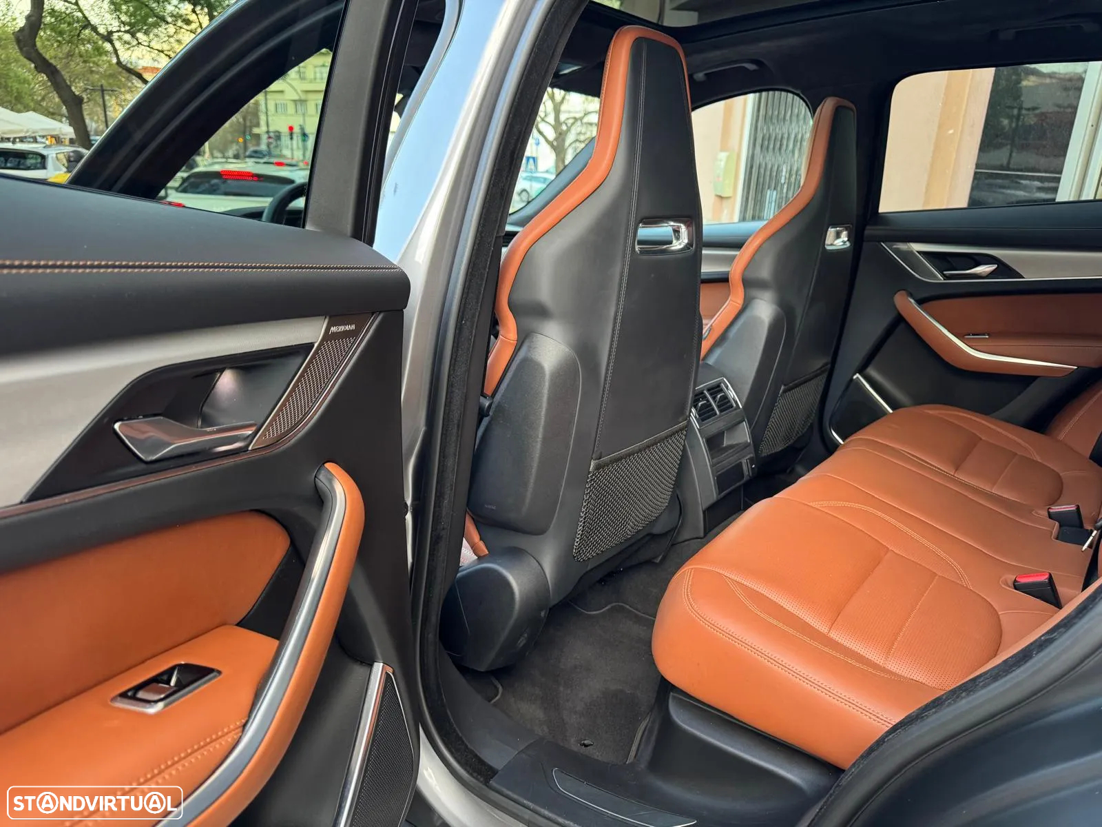 Jaguar F-Pace 2.0 P400e AWD R-Dynamic HSE - 34