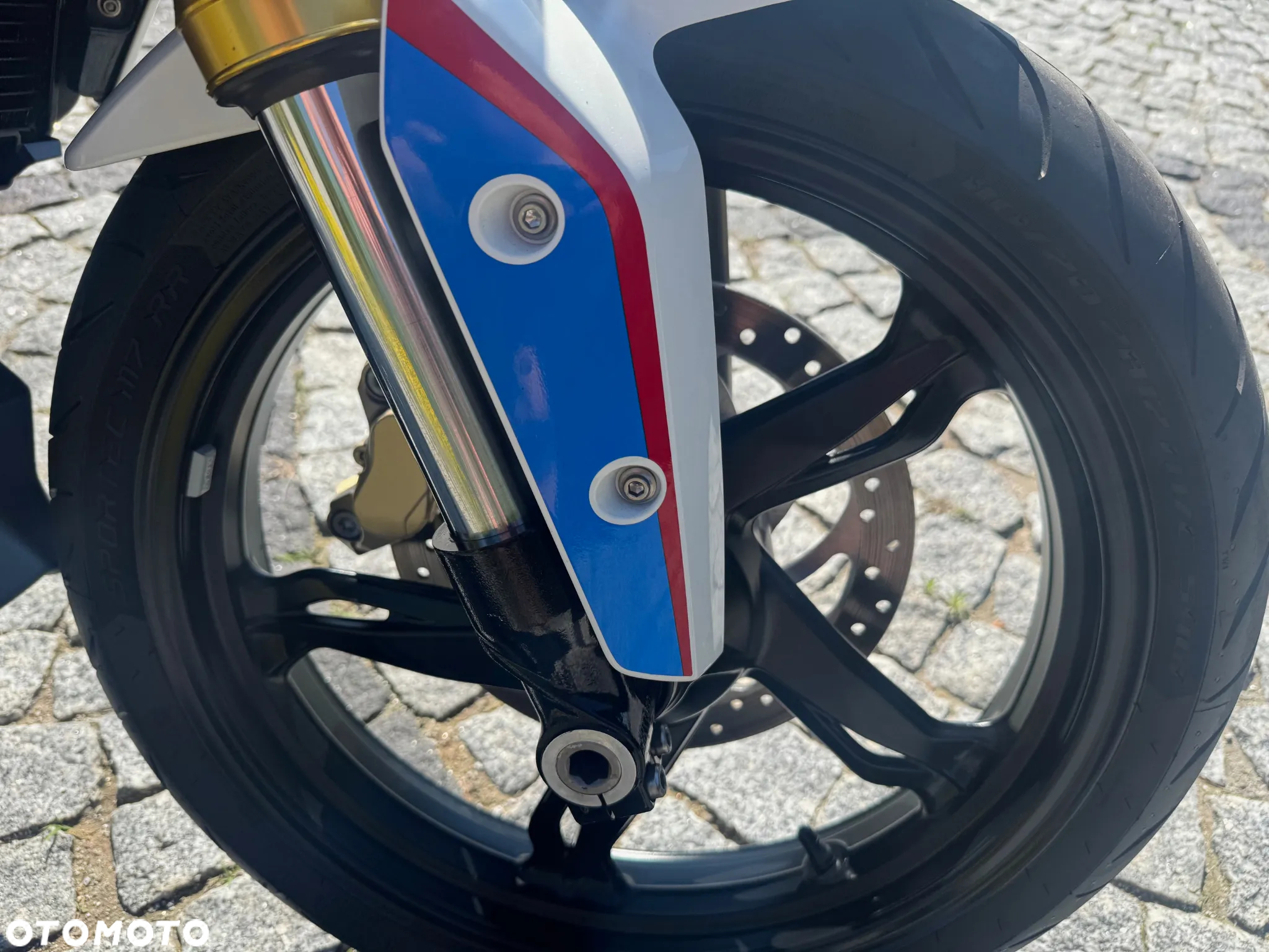 BMW G - 9