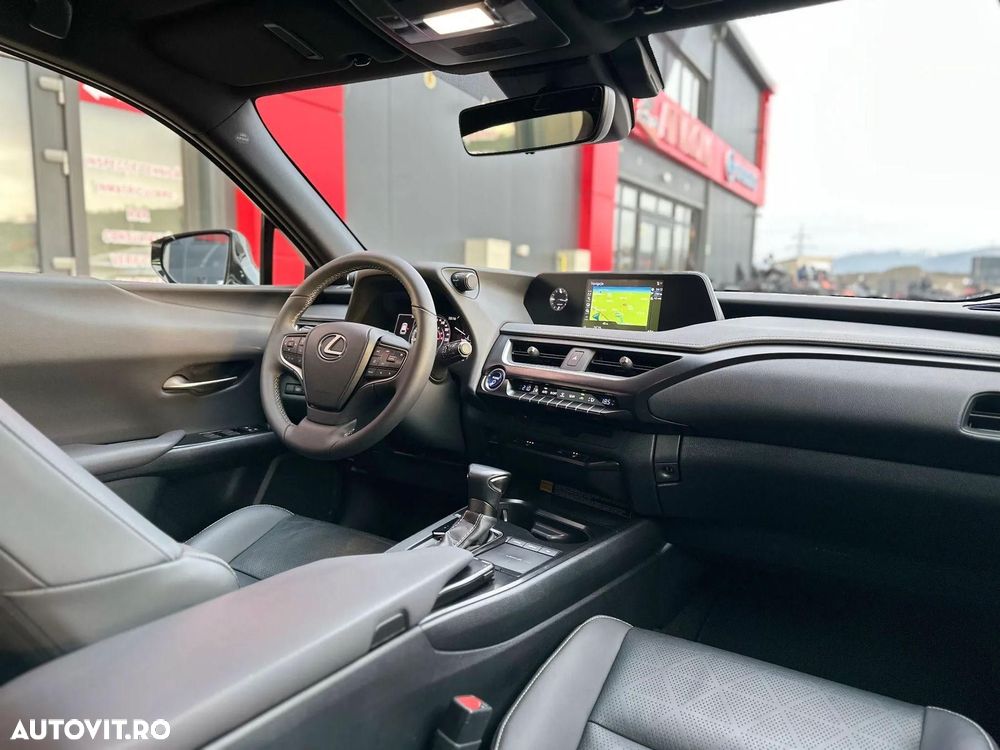 Lexus UX 250h FWD Executive - 2