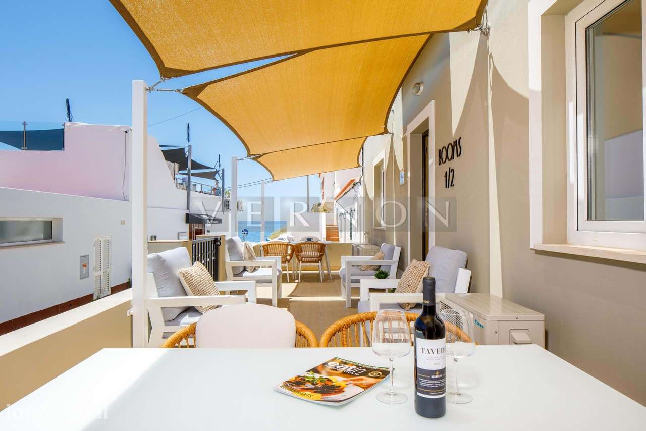 Algarve, Carvoeiro, moradia com 4 estudios independentes, localizada n - Grande imagem: 2/26