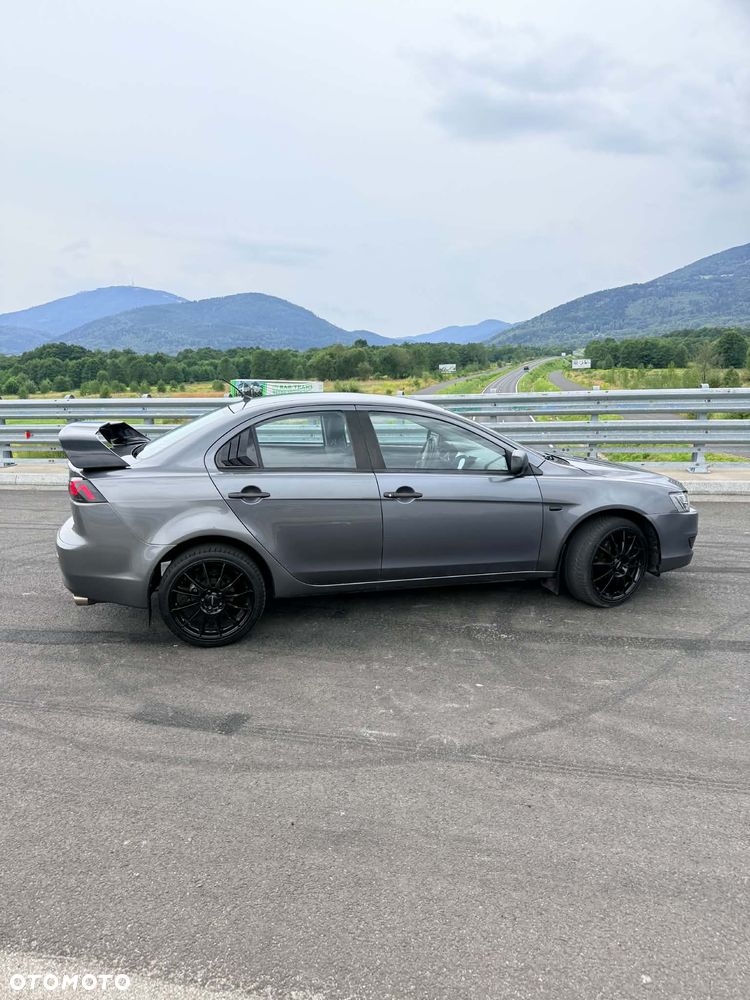 Mitsubishi Lancer - 3