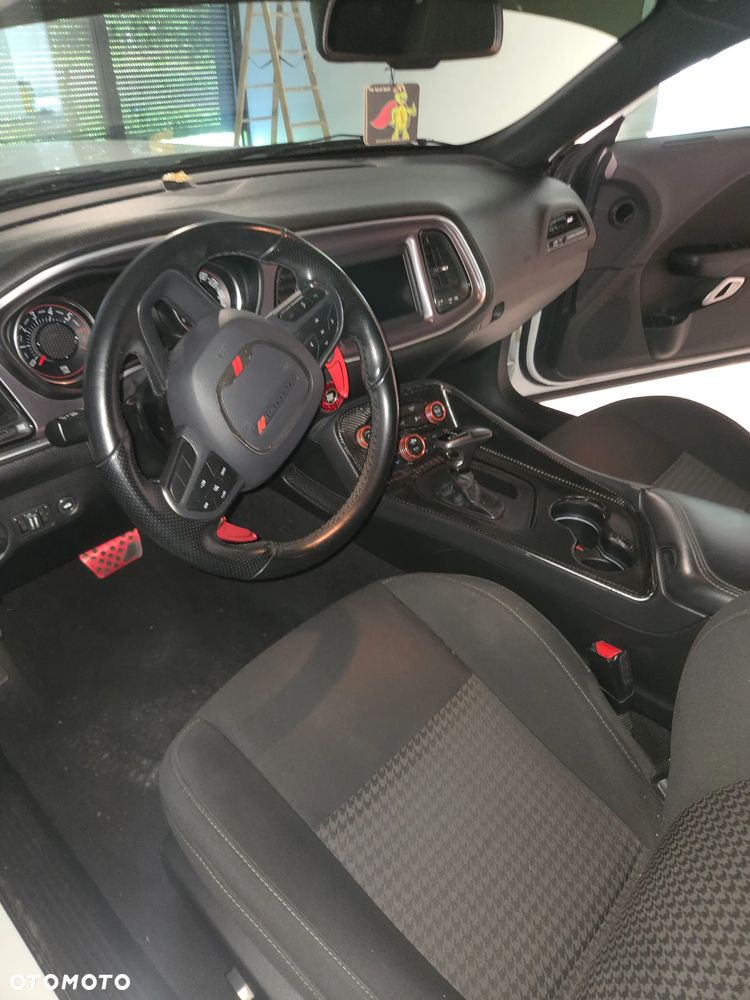 Dodge Challenger 5.7 R/T - 17