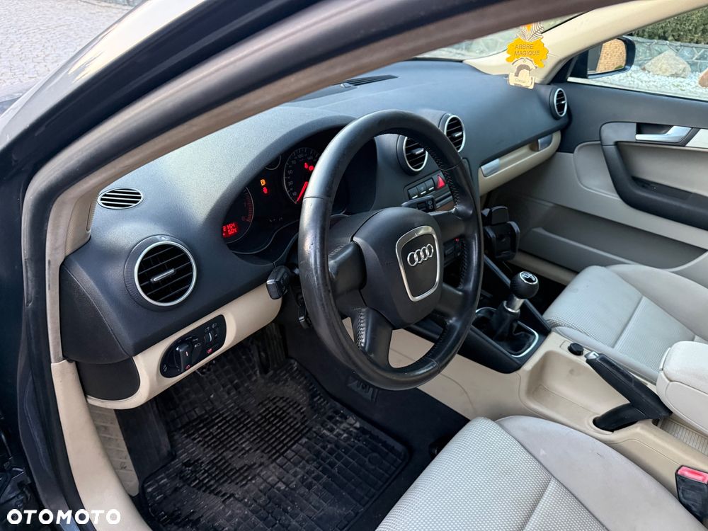 Audi A3 Sportback 1.6 Ambiente - 15