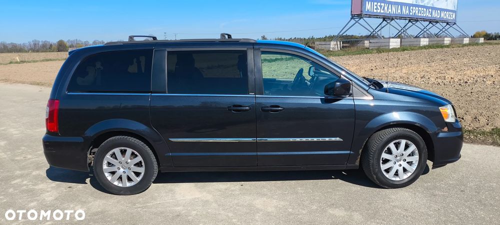 Chrysler Town & Country - 6