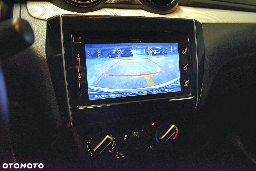 Suzuki Swift 1.2 Premium Plus - 12