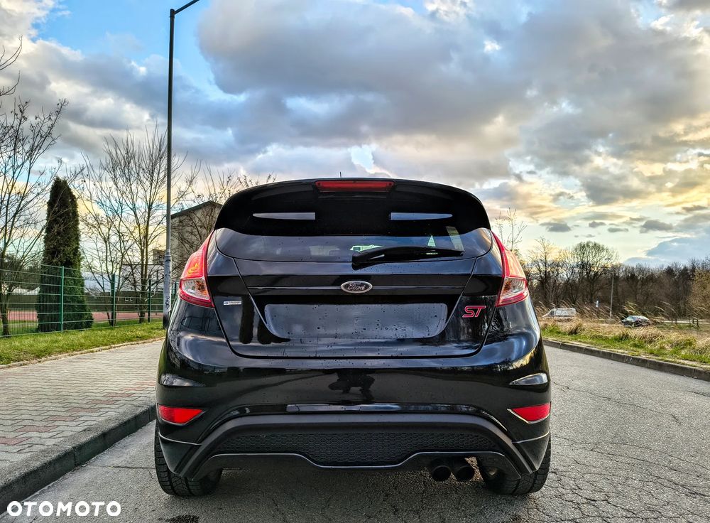 Ford Fiesta 1.6 EcoBoost ST - 18