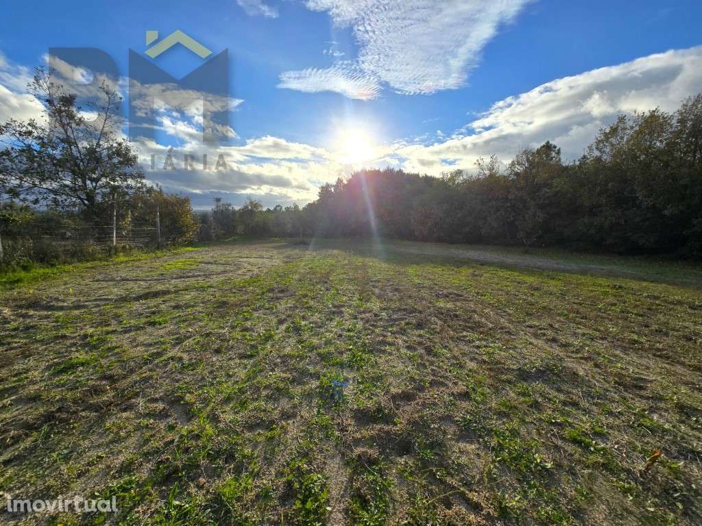 Terreno rústico para venda! Conta com uma área total de 2300 m². - Grande imagem: 2/8