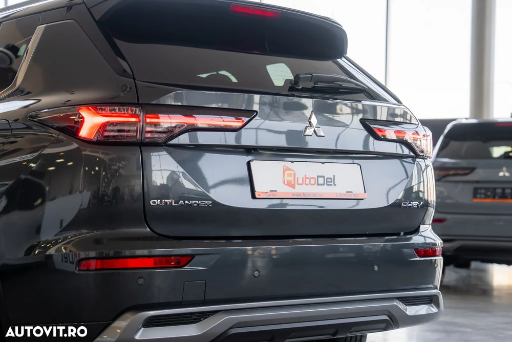 Mitsubishi Outlander 2.4 L 4X4 PHEV Instyle Ultimate - 15