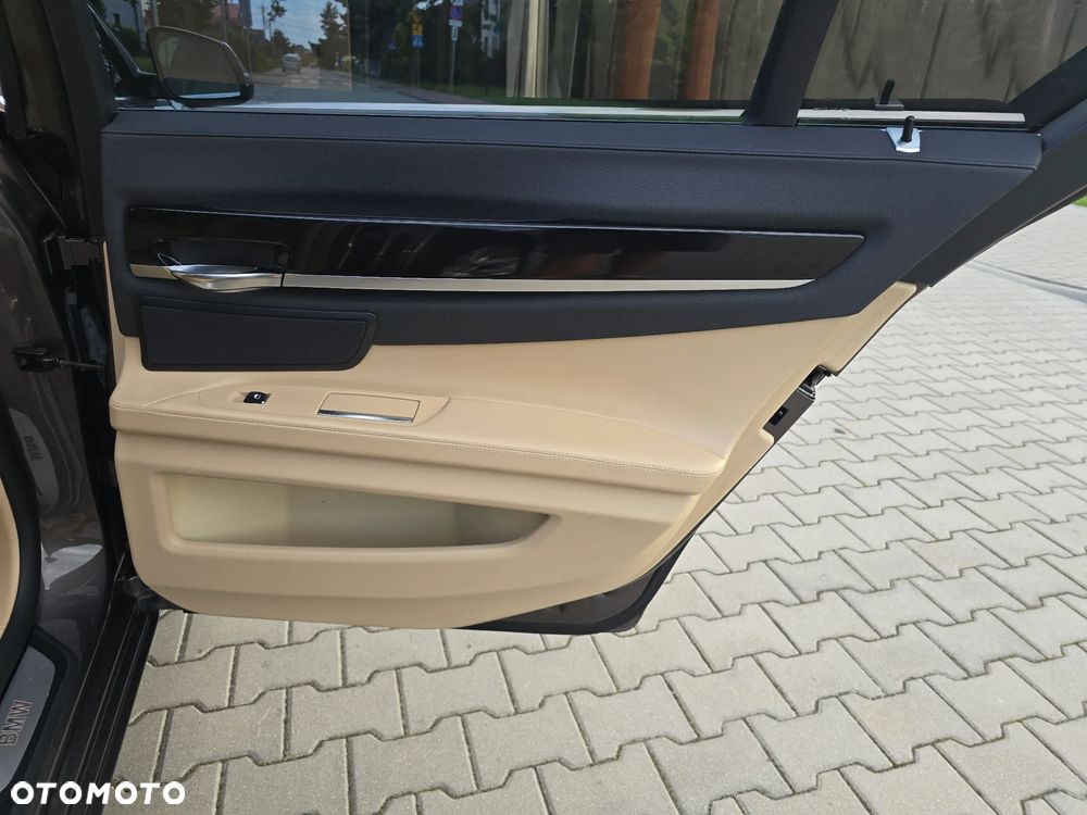BMW Seria 7 750d xDrive Blue Performance Edition Exclusive - 24