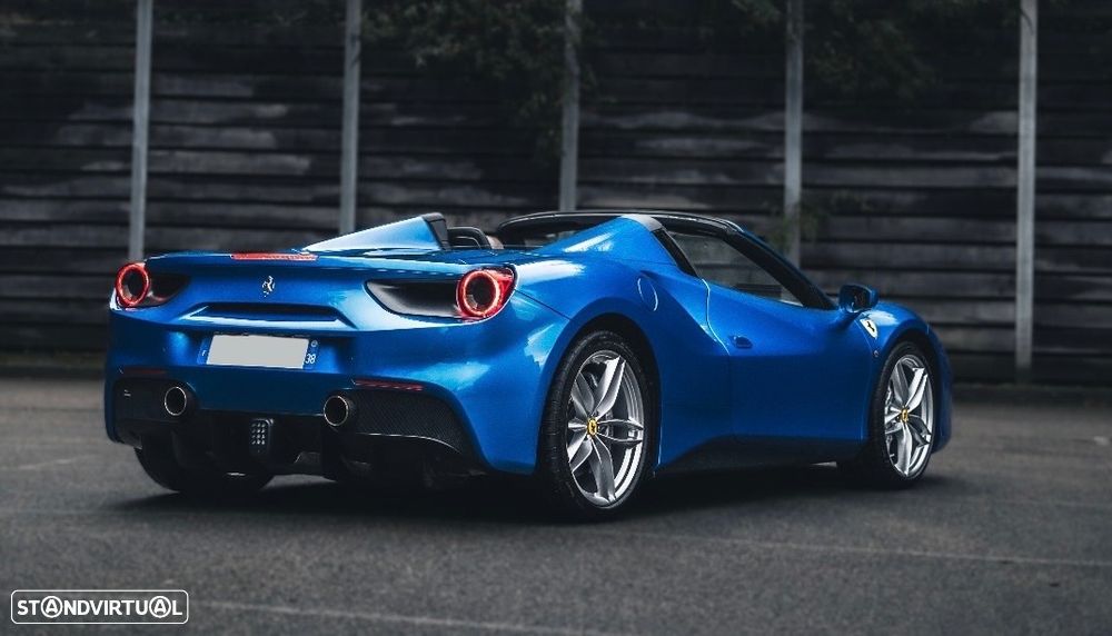 Ferrari 488 Spider - 10