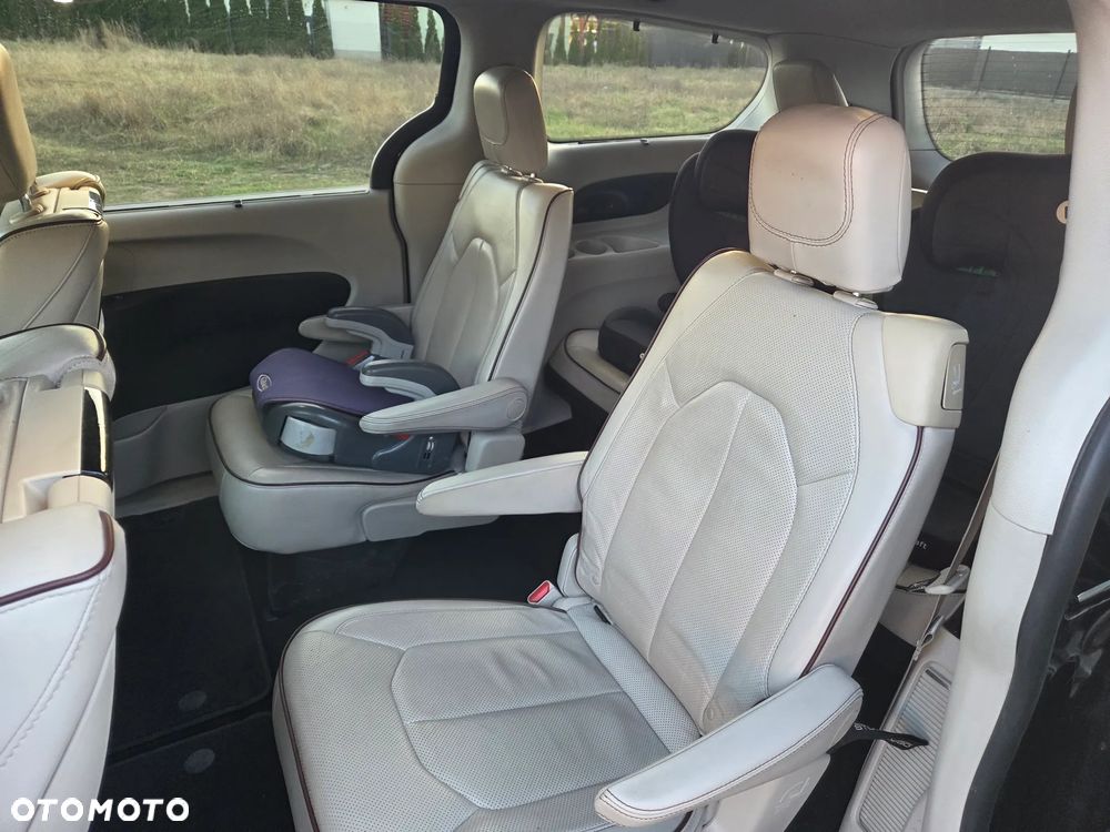 Chrysler Pacifica - 19