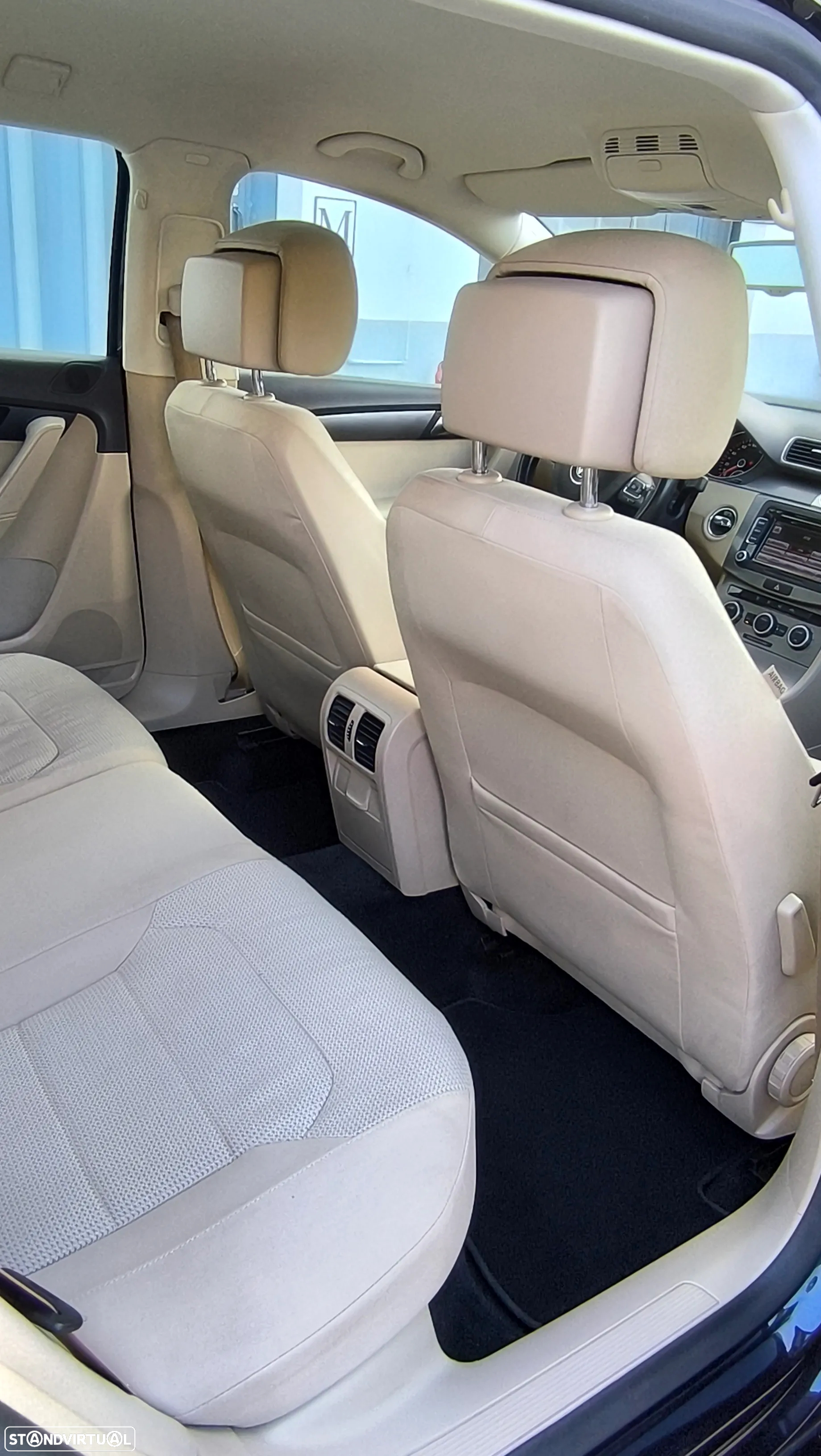 VW Passat Variant 2.0 TDi Edition Con.BM - 23