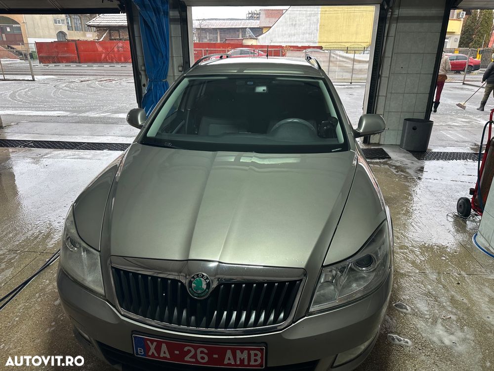 Skoda Octavia 1.6 TDI DPF DSG Elegance - 2