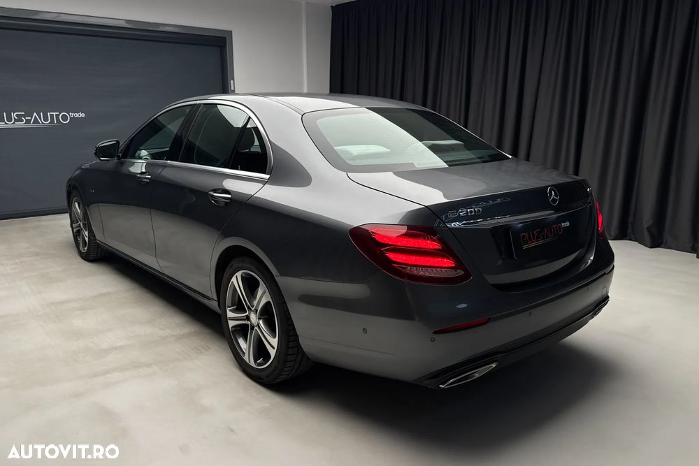Mercedes-Benz E 200 4MATIC Aut. - 9