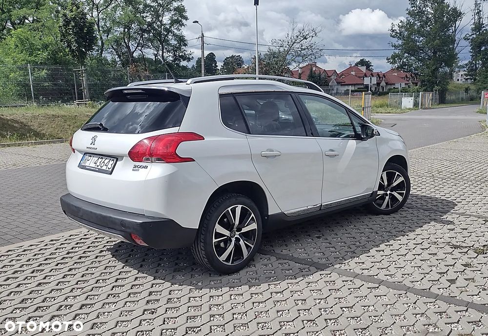 Peugeot 2008 1.2 Pure Tech Allure S&S - 4