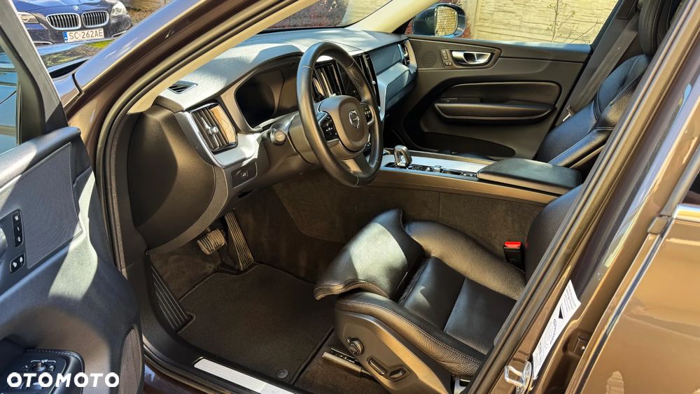 Volvo XC 60 B4 D Geartronic Momentum Pro - 18