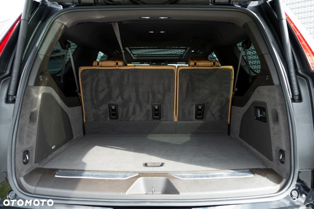 Cadillac Escalade - 32