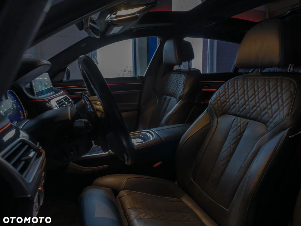 BMW Seria 7 750Li xDrive - 25