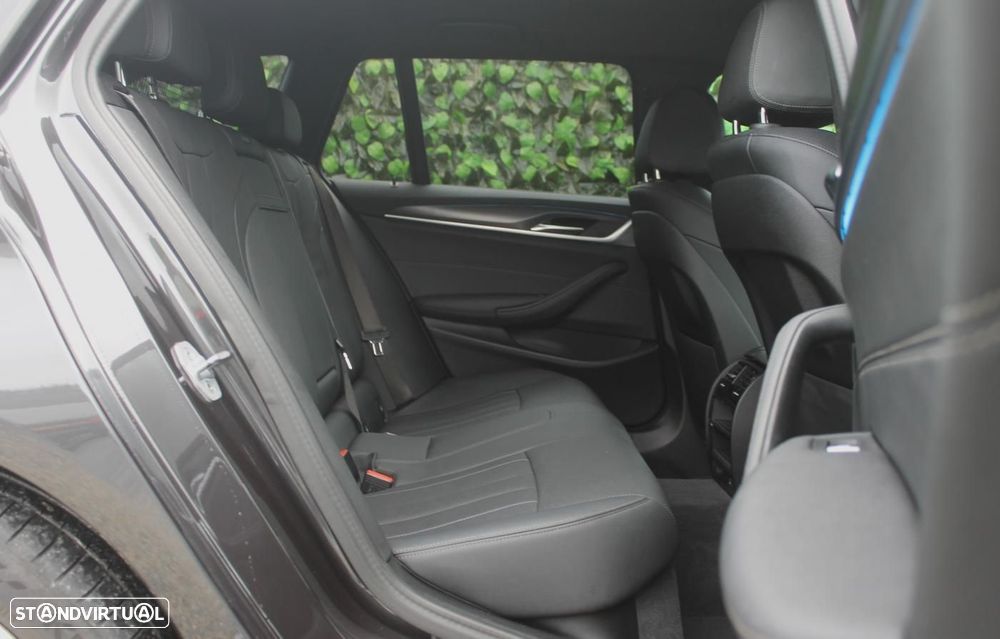BMW 530 e Pack Desportivo M - 13