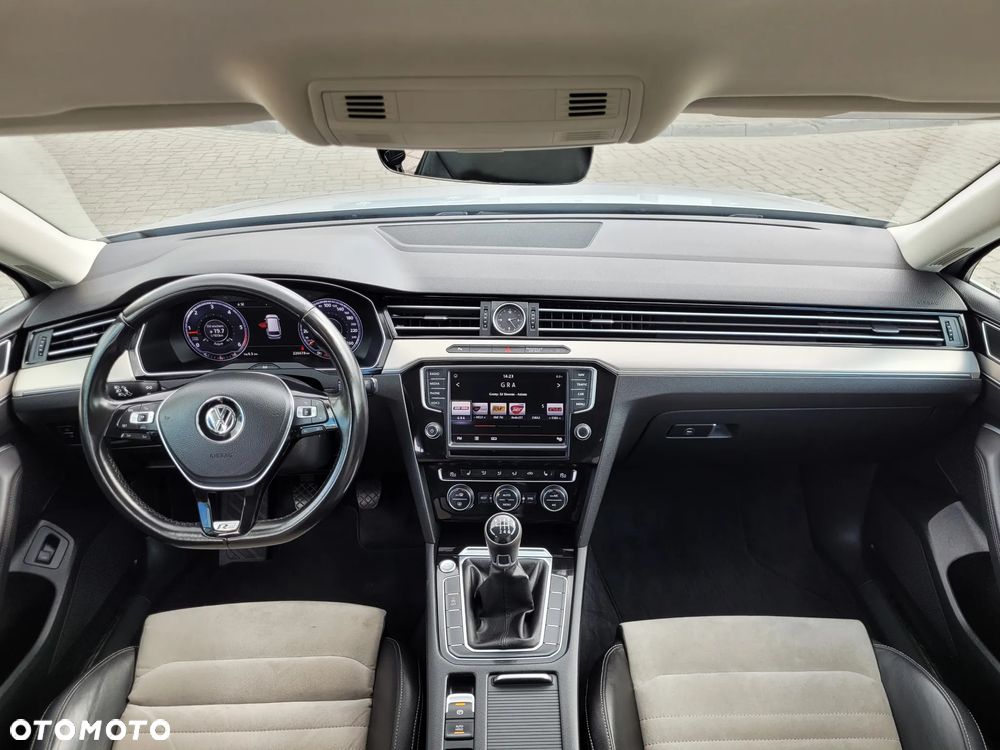 Volkswagen Passat 2.0 TDI (BlueMotion Technology) Highline - 19