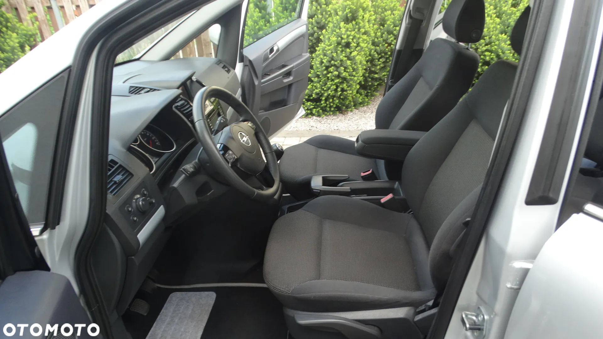 Opel Zafira 1.8 Cosmo - 11