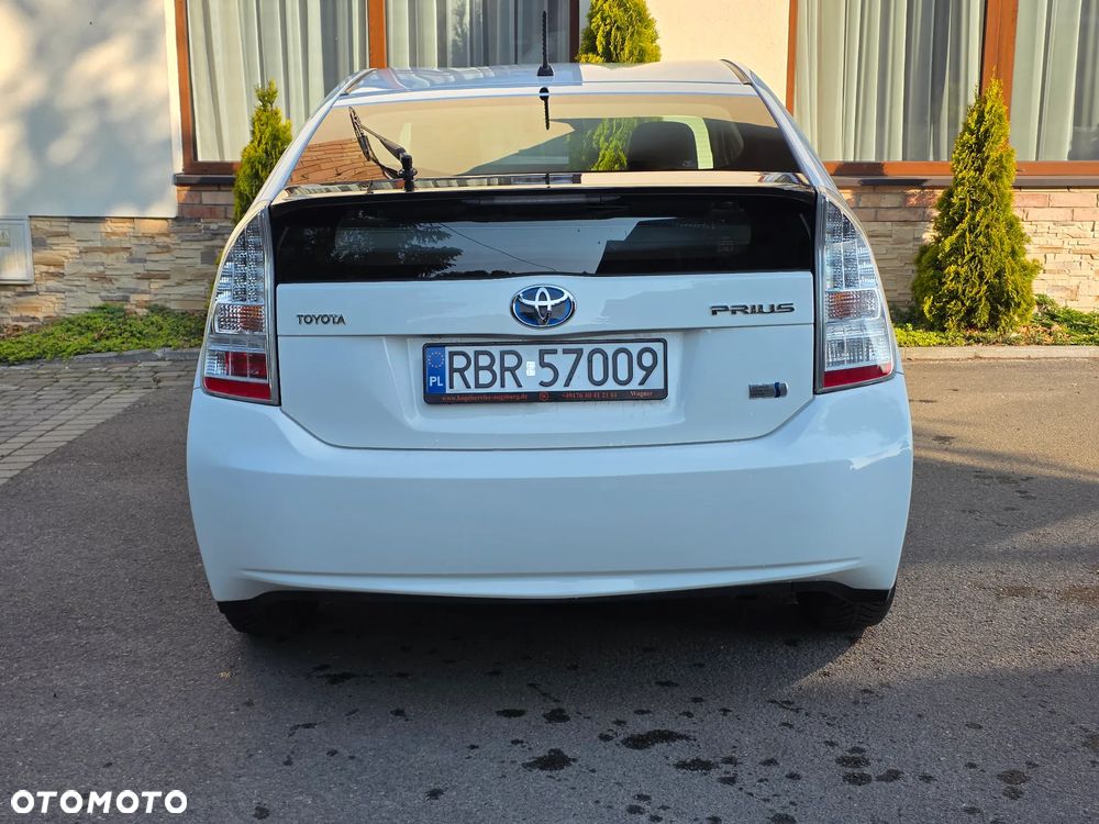 Toyota Prius (Hybrid) - 39