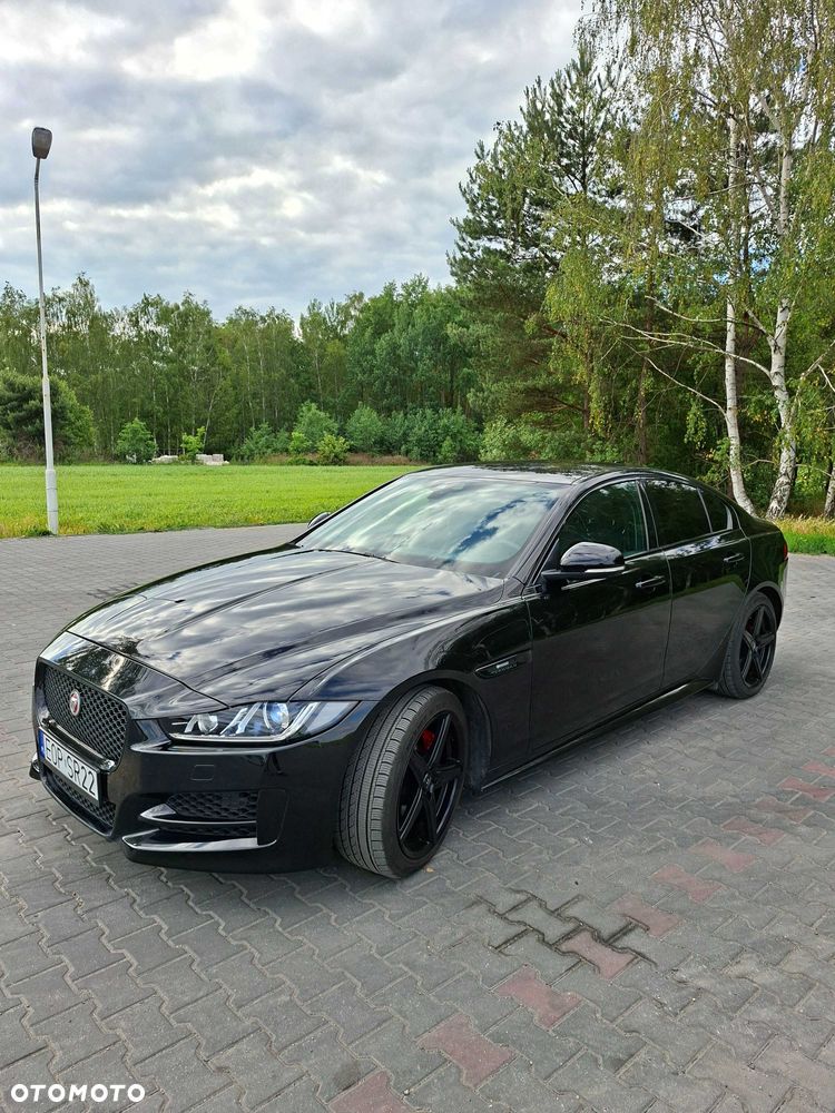 Jaguar XE - 1