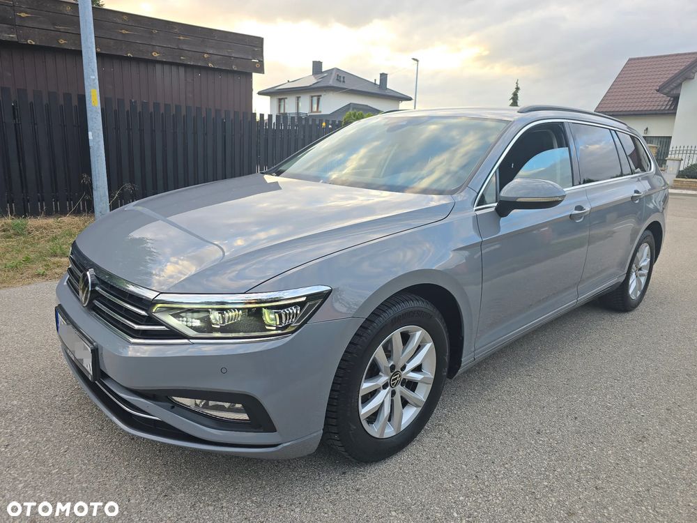 Volkswagen Passat - 1