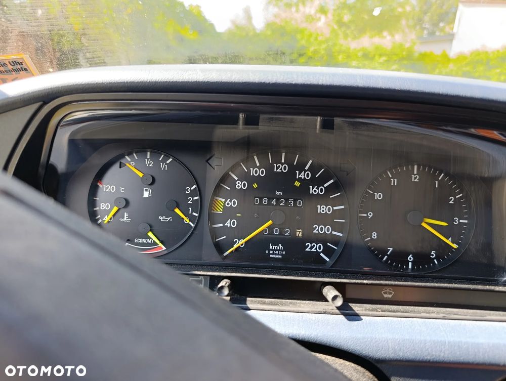 Mercedes-Benz W201 (190) - 11