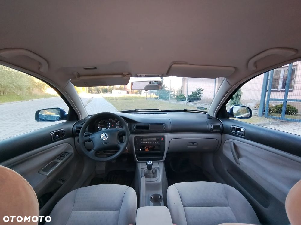 Volkswagen Passat 1.9 TDI Comfortline - 11