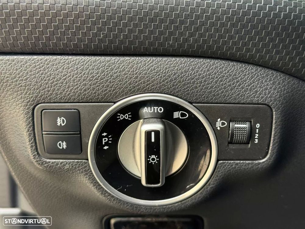 Mercedes-Benz A 180 CDI (BlueEFFICIENCY) Urban - 16