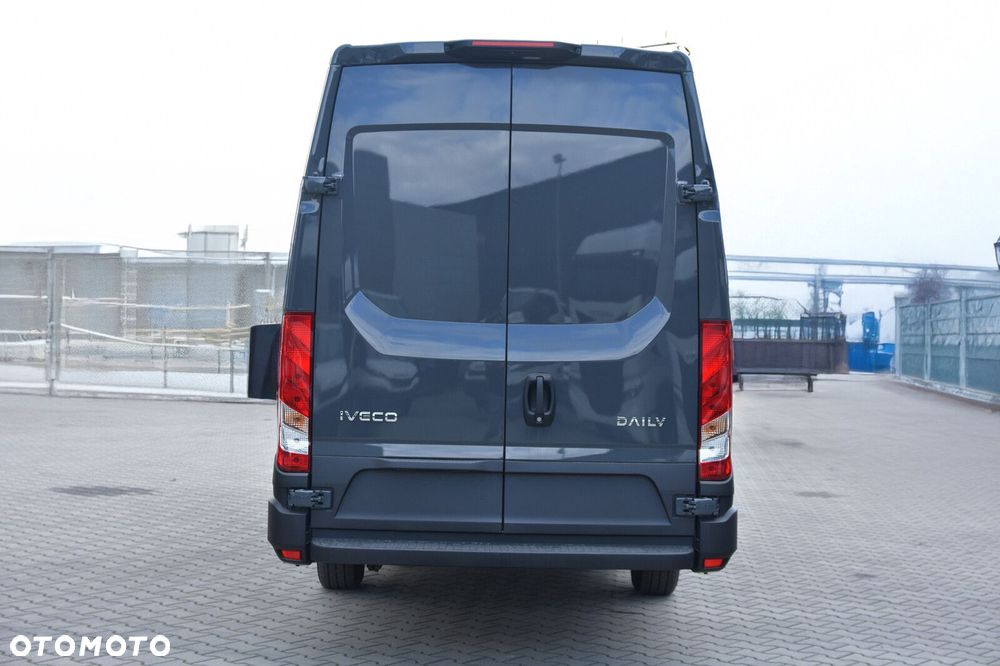Iveco Daily 35S18HA8V 3.0 180KM Brygadówka 7 osób - 6