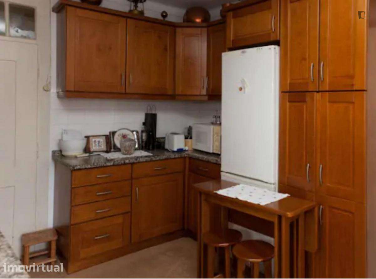 Quarto - localizado em Baixa Coimbra - Grande imagem: 3/12