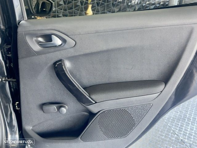 Peugeot 208 1.6 BlueHDi Style - 54