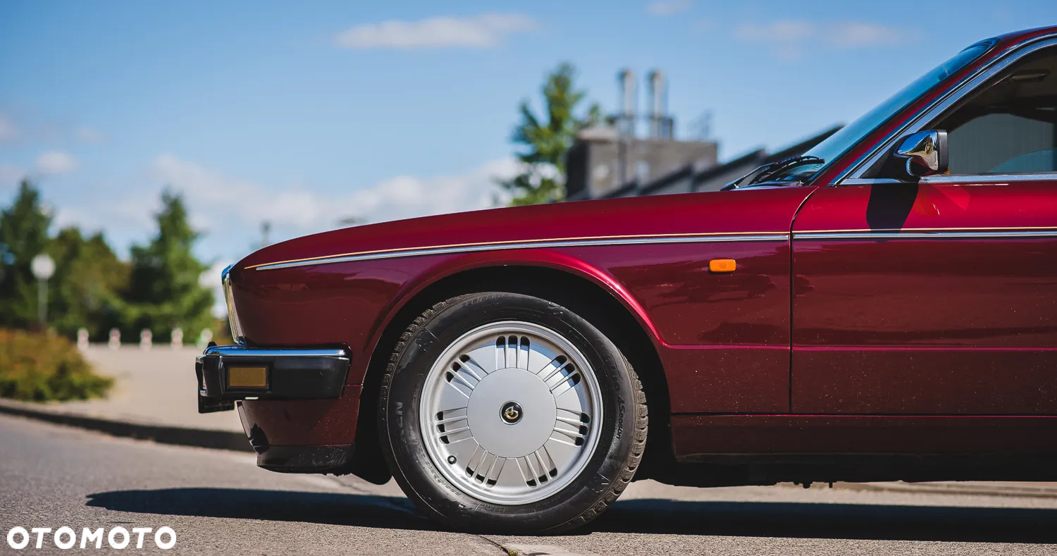Jaguar XJ XJ12 6.0i - 8