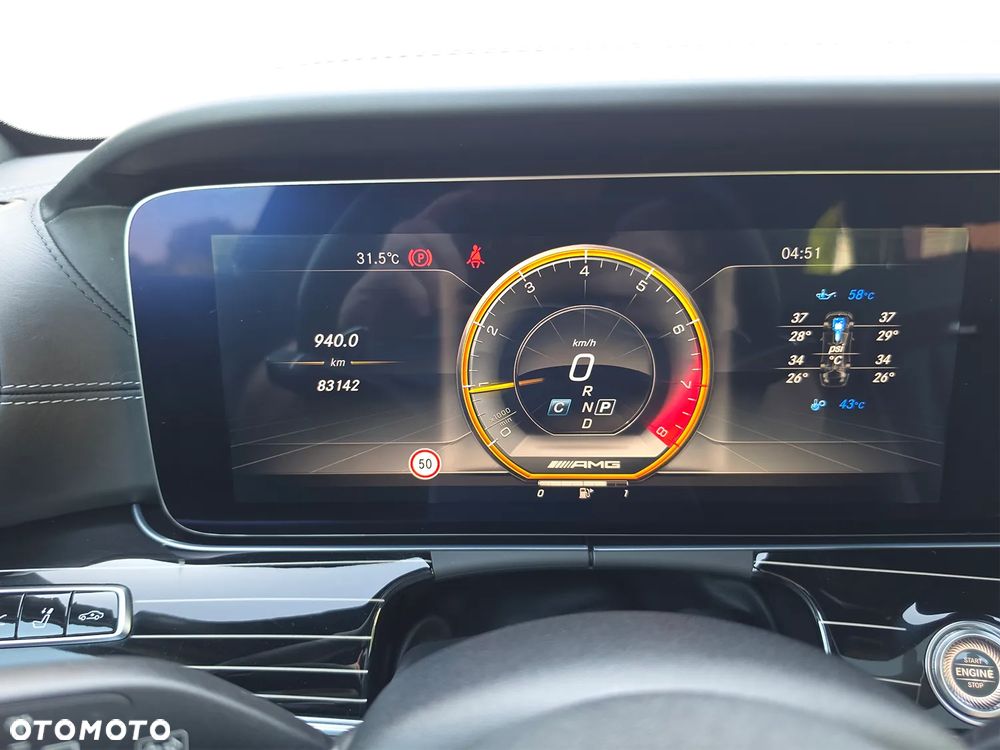 Mercedes-Benz Klasa E AMG 63 S 4-Matic+ - 32