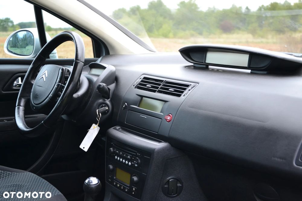 Citroën C4 1.6 16V Confort - 4
