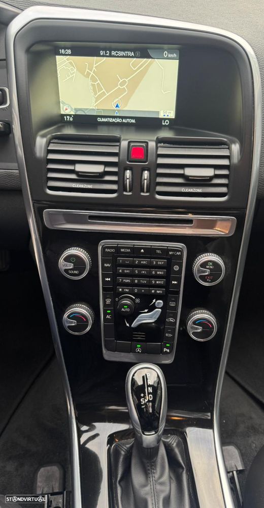 Volvo XC 60 2.0 D4 R-Design Momentum Geartronic - 10