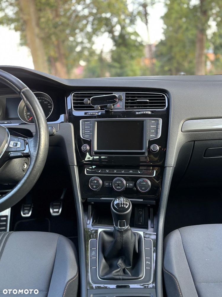 Volkswagen Golf - 6