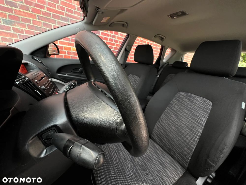Kia Ceed - 13