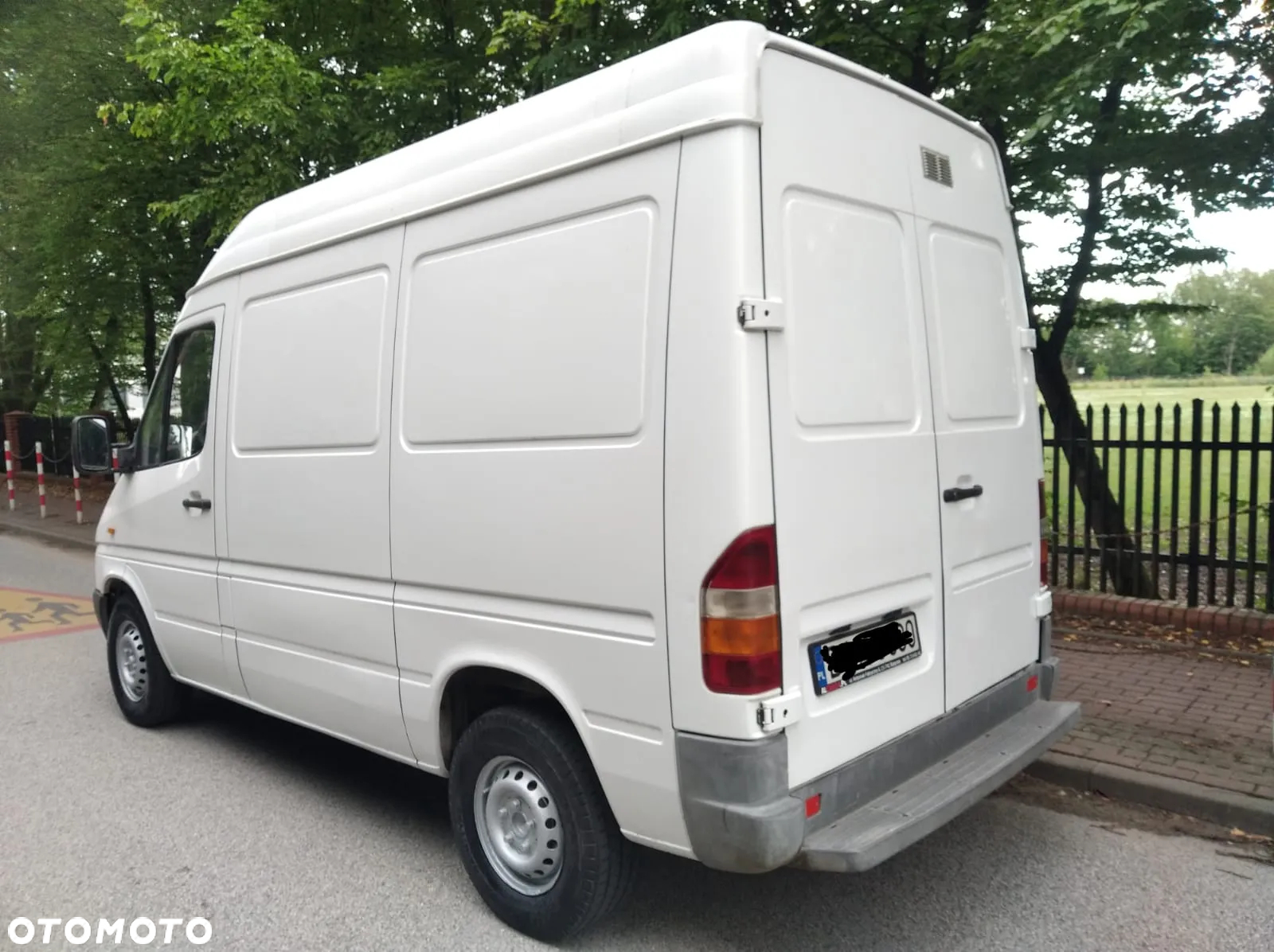 Mercedes-Benz Sprinter - 2