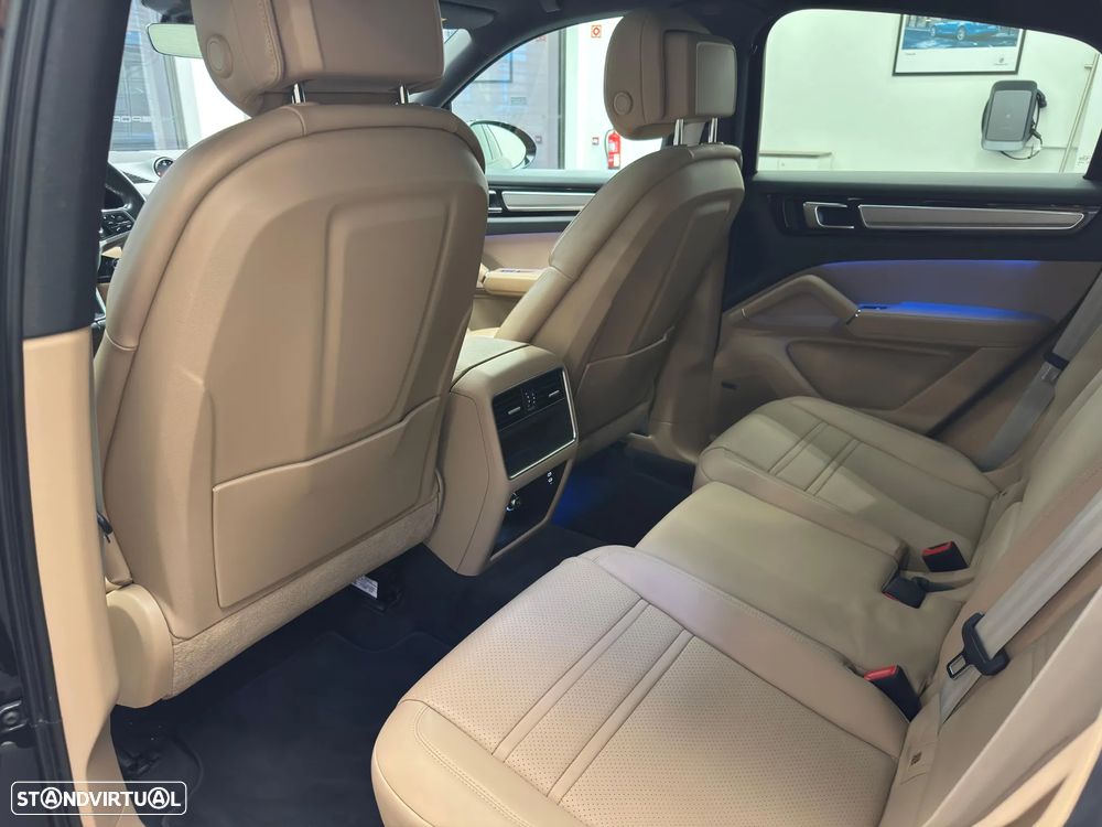 Porsche Cayenne Coupé E-Hybrid Platinum Edition - 28